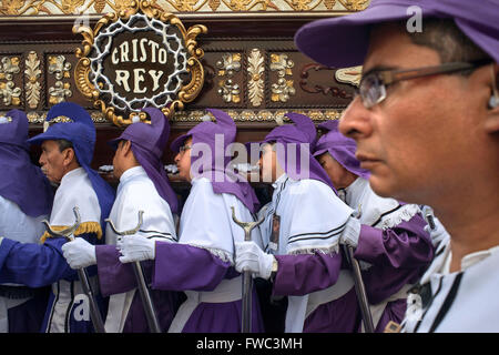 Karwoche Cristo Rey Prozession in Guatemala-Stadt. Gründonnerstag. Karwoche in Guatemala ist mit Straße Ausdrücke o gefeiert. Stockfoto