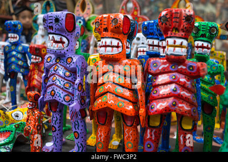 Nim Po't, Souvenir-Shop in Antigua, Guatemala. Typischen bemalten Puppen. Nimpot ist ein Kunsthandwerk-Shop befindet sich im Herzen von Antigu Stockfoto