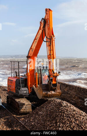 02.08.14 Network Rail Dawlish - weiter Reparaturarbeiten trotz hohen Gezeiten und stürmischem Wetter Stockfoto