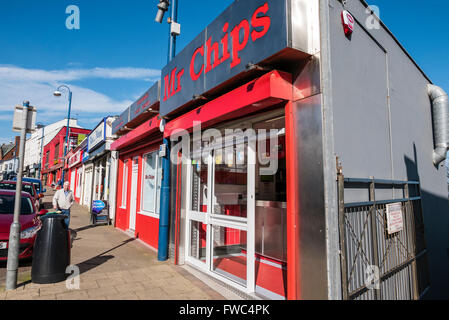 "Herr Chips" chip Shop in einer Straße in den Badeort Portrush, Nordirland Stockfoto