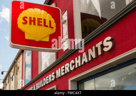 Shell Benzin Gas Zeichen an der Wand eine Gas-Tankstelle Stockfoto