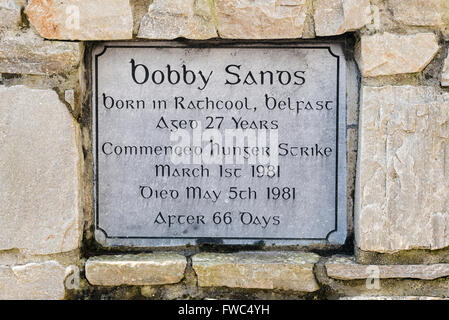 Gedenktafel in einem Garten der Erinnerung für die 1981 Irish Republican Hunger Stürmer Bobby Sands Stockfoto