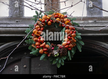 Adventskranz im Hever Castle, Kent, Großbritannien - Familie Haus von Anne Boleyn, Königin von England von 1533 bis 1536. Stockfoto