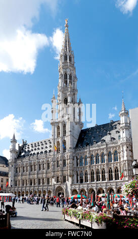 Das mittelalterliche Rathaus / Hotel De Ville Stadhuis in Grand Place, Brüssel, Belgien. Stockfoto