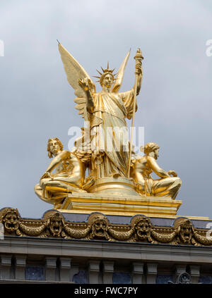 Gumery Poesie Statue an der Opéra National de Paris Garnier, Paris, Frankreich. Stockfoto