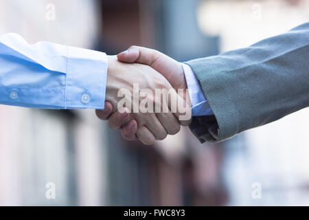 Business Handshake. Zwei Geschäftsmann Hände schütteln Stockfoto