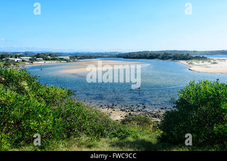 Person Kajak auf der Minnamurra River, Minnamurra, Illawarra Coast, New-South.Wales, Australien Stockfoto