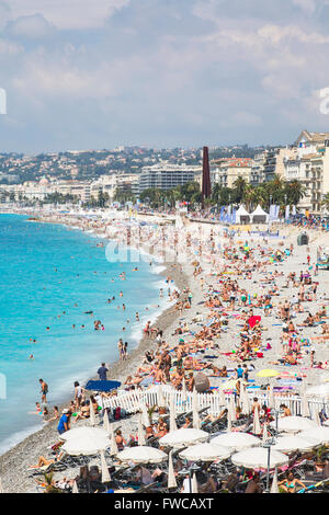 Nizza, Côte d ' Azur, Cote d ' Azur, Frankreich.  Strand und Promenade des Anglais, gesehen vom Parc De La Colline du Chateau. Stockfoto