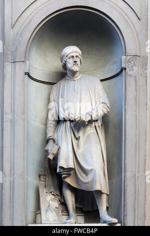 Florenz, Toskana, Italien.  Statue in Piazzale Degli Uffizi Florentiner Bildhauer Donato di Niccolò di Betto Bardi Stockfoto