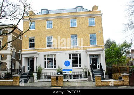 London, UK, 1. März 2016. Wartung Straßenarbeiten im Grove, Highgate. Quelle: PatPhoto/Alamy Live News Stockfoto