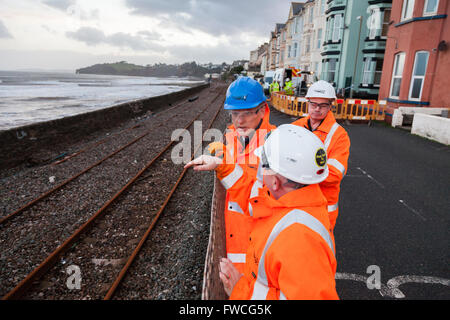 02.05.13 Network Rail CEO Mark Carne - Dawlish Bahnhof - Besichtigung Schadens Stockfoto