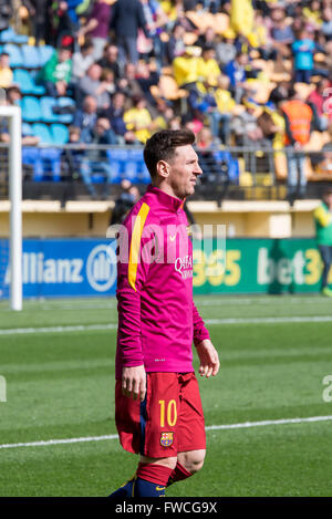 VILLARREAL, Spanien - 20 MAR: Leo Messi wärmt sich vor dem La Liga-Spiel zwischen FC Villarreal CF und FC Barcelona im El Madrigal Stockfoto