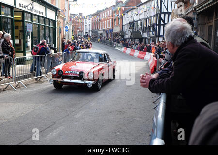 Bromyard, Herefordshire, England 3. April 2016 - die erste Speed Festival durch die Straßen von Bromyard der Geburtsort von Morgan Motoring Company. Die hier gezeigte ist ein Sonnenstrahl Sportwagen. Stockfoto