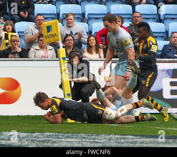 Ricoh Arena in Coventry, UK. 3. April 2016. Rugby-Aviva Premiership. Wespen im Vergleich zu Northampton Saints. Wespen Jamie Stevenson erhält einen Versuch. Bildnachweis: Aktion Plus Sport/Alamy Live-Nachrichten Stockfoto