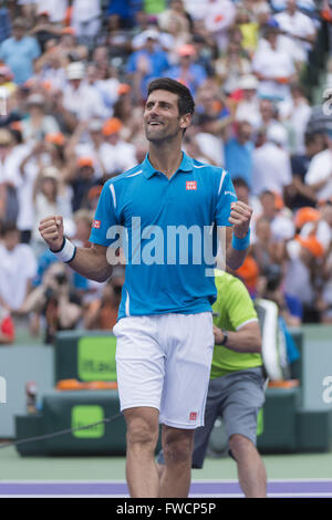 Key Biscayne, FL, USA. 3. April 2016. Key Biscayne, FL - 03 APRIL: Novak Djokovic(SRB) feiert hier Niederlagen Kei Nishikori(JPN) 63 63 in diesem Finale bei den 2016 Miami Open in Key Biscayne, Florida. Bildnachweis: Andrew Patron/Zuma Draht Credit: Andrew Patron/ZUMA Draht/Alamy Live-Nachrichten Stockfoto