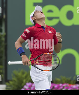 Key Biscayne, FL, USA. 3. April 2016. Key Biscayne, FL - 03 APRIL: Kei Nishikori(JPN) in Aktion hier verliert gegen Novak Djokovic(SRB) 63 63 im Finale der 2016 Miami Open in Key Biscayne, Florida. Bildnachweis: Andrew Patron/Zuma Draht Credit: Andrew Patron/ZUMA Draht/Alamy Live-Nachrichten Stockfoto