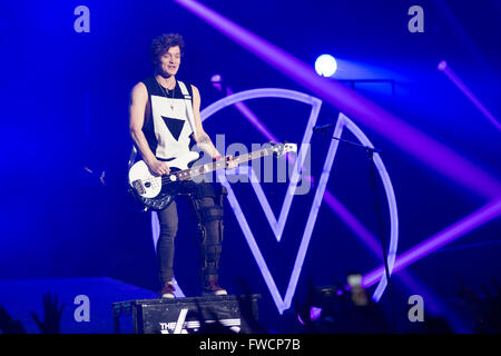 London, UK. 2. April 2016. Die Vamps führen Wake Up World Tour im TheO2 Arena London, England. Bildnachweis: Jason Richardson/Alamy Live-Nachrichten Stockfoto