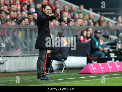 München, Deutschland. 2. April 2016. Frankfurts Trainer Niko Kovac reagiert während der Fußball-Bundesliga match Bayern Munchen Vs Eintracht Frankfurt in München, Deutschland, 2. April 2016. Bayern München gewann 1: 0. Foto: Tobias Hase/Dpa/Alamy Live News Stockfoto