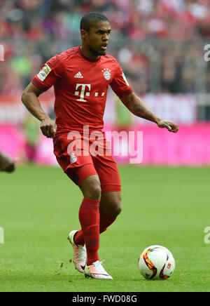 München, Deutschland. 2. April 2016. Bayern Douglas Costa in Aktion während der Fußball-Bundesliga match Bayern Munchen Vs Eintracht Frankfurt in München, Deutschland, 2. April 2016. Bayern München gewann 1: 0. Foto: Tobias Hase/Dpa/Alamy Live News Stockfoto