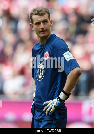 München, Deutschland. 2. April 2016. Frankfurts Torhüter Lukas Hradecky während der Fußball-Bundesliga reagiert match Bayern Munchen Vs Eintracht Frankfurt in München, Deutschland, 2. April 2016. Bayern München gewann 1: 0. Foto: Tobias Hase/Dpa/Alamy Live News Stockfoto