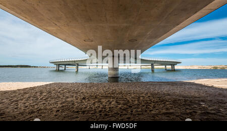 Jose Ignacio, Uruguay, ersetzt 8. März 2016 - eine neue Brücke auf einem uruguayischen Lagune Garzon mit 360-Grad-Ansichten, ein system Stockfoto