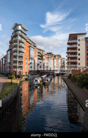 Die Apartments im King Edwards Wharf durch das Canalside, Birmingham West Midlands England UK Stockfoto