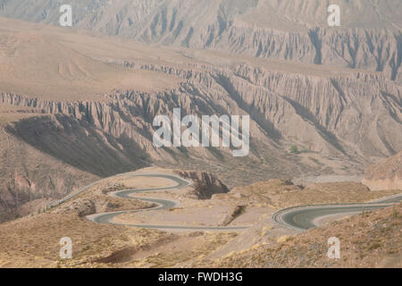 Zig Zag Highway 52 nach Chile - Jujuy - Argentinien Stockfoto