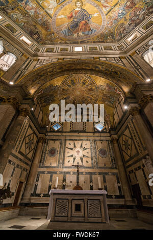 Altar in der Taufkapelle des Doms, zentrale Kathedrale von Florenz Baptisterium innen Florenz, Italien, EU, Europa Stockfoto