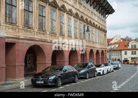 Bunte Renaissancehäuser, Pohorelec, auf dem Weg zur Prager Burg. Tschechische Republik Stockfoto