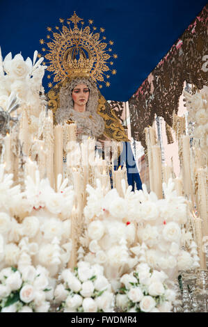 Spanien, Sevilla: Semana Santa - die Heilige Osterwoche - lebhaft gefeiert. Mehr als 100 Prozessionen werden während der Woche. Stockfoto