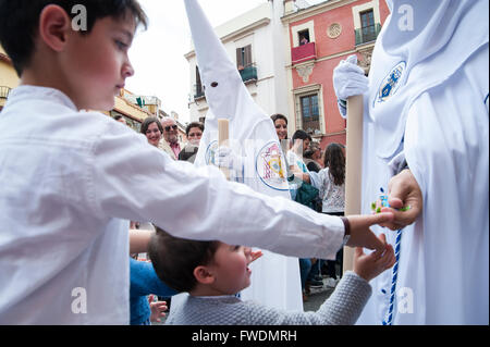 Spanien, Sevilla: Semana Santa - die Heilige Osterwoche - lebhaft gefeiert. Mehr als 100 Prozessionen werden während der Woche. Stockfoto