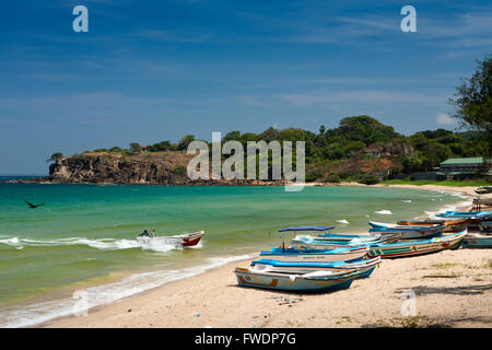 Sri Lanka, Trincomalee, Dutch Bay, Angelboote/Fischerboote zum Strand zurückkehren Stockfoto