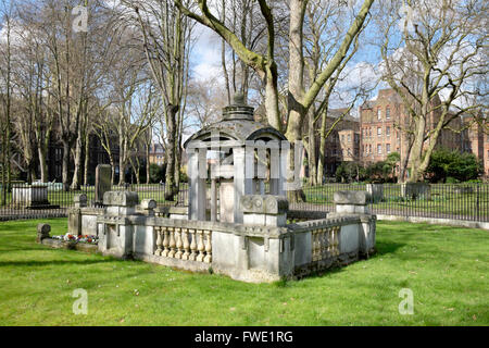 Die Soane Mausoleum, St Pancras Garden London mögliche Inspiration Sir Giles Gilbert Scotts Design Ikone K2 Telefon box Stockfoto