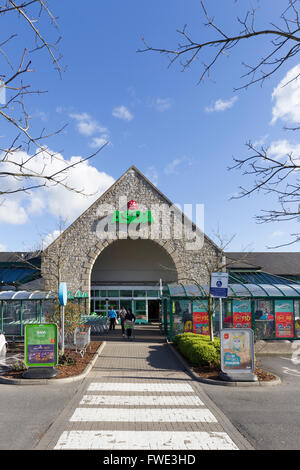 ASDA Supermarkt Kendal außerhalb 24-Stunden-Zeichen Stockfoto