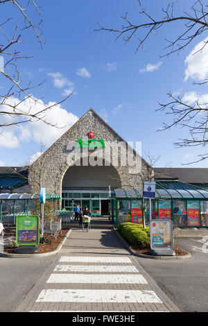 ASDA Supermarkt Kendal außerhalb 24-Stunden-Zeichen Stockfoto