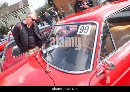 Roter Ferrari 330 Pininfarina Oldtimer Sportwagen aus den 1960er Jahren bei Bromyard Speed Festival im April 2016 der sechziger Jahre Herefordshire Stockfoto