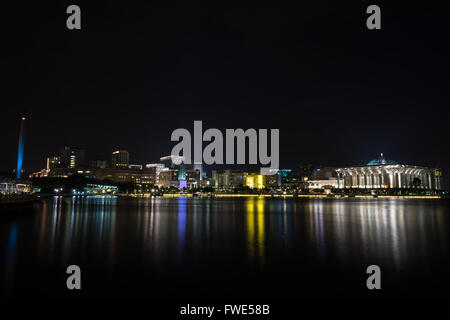 Nachtansicht von Putrajaya Stadt. Putrajaya ist eine geplante Stadt, 25 km südlich von Kuala Lumpur, Malaysia. Stockfoto