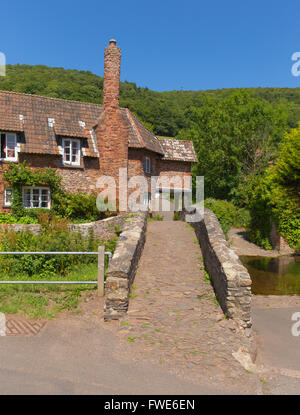 Allerford Somerset England UK malerischen Pack Pferd Brücke für Fußgänger schmal Stockfoto