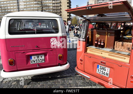 60 Jahre Volkswagen Transporter aus Hannover. Stockfoto