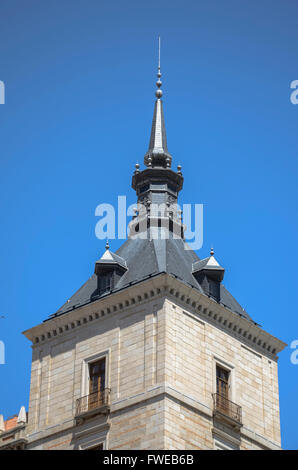 Der Alcázar von Toledo ist eine steinerne Festung liegt im höchsten Teil von Toledo, Spanien. Einst als eines römischen Palastes in der Stockfoto