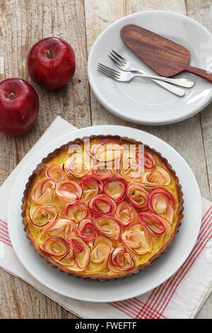 Apfeltorte wie Strauß Rosen Stockfoto