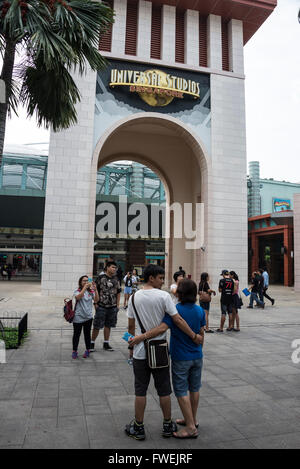 Besucher in den Universal Studios auf der Insel Sentosa in Singapur. Stockfoto