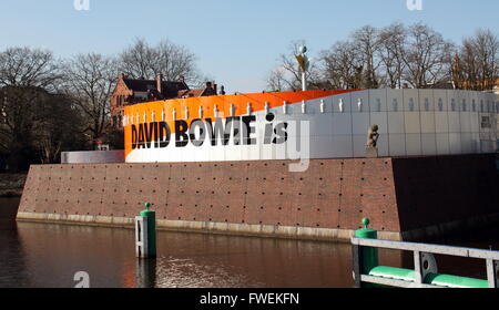 Groningen.March-12-2016. Groninger Museum mit einer Ausstellung über David Mowie in der Stadt Groningen. Niederlande Stockfoto