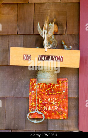 Ein Schild sagt kein freies Zimmer außerhalb ein Bed &amp; Breakfast Hotel in Oregon. Stockfoto