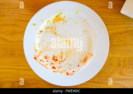 Diese Platte verwendet, um Lebensmittel drauf haben, aber alles war in diesem Restaurant verlassen die Platte wo das Essen leer war gegessen wurde. Stockfoto