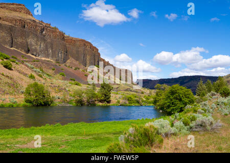 Fotografien aus dem wilden und landschaftlich reizvolle Abschnitt des unteren Deschutes River Canyon in Oregon in der Nähe von Madras im östlichen / zentrale Stockfoto