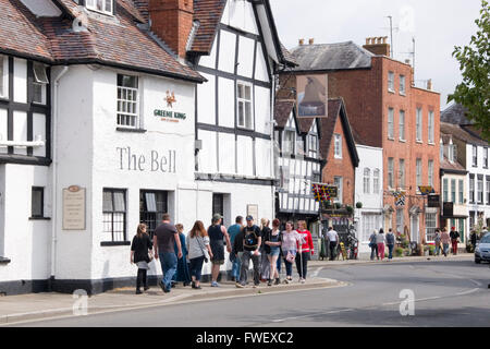 Tewkesbury, UK-17. Juli 2015: versammeln sich für die erste mittelalterliche Festival Parade am 17. Juli 2015 Church Street, Tewkesbury Stockfoto