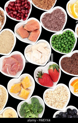 Body-building proteinreichen gesunde Ernährung mit Fleisch und Fisch mit Beilage Pulver, Samen, Obst und Gemüse. Stockfoto