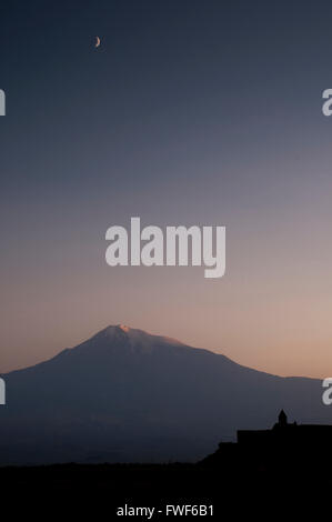 Khor Virap ist ein Armenisch-Apostolischen Kirche Kloster befindet sich in Ararat Ebene von Armenien, in der Nähe der Grenze zur Türkei. Stockfoto