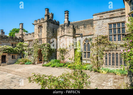 Norman Castle Haddon Hall in der Nähe von Bakewell, Midlands, England Stockfoto